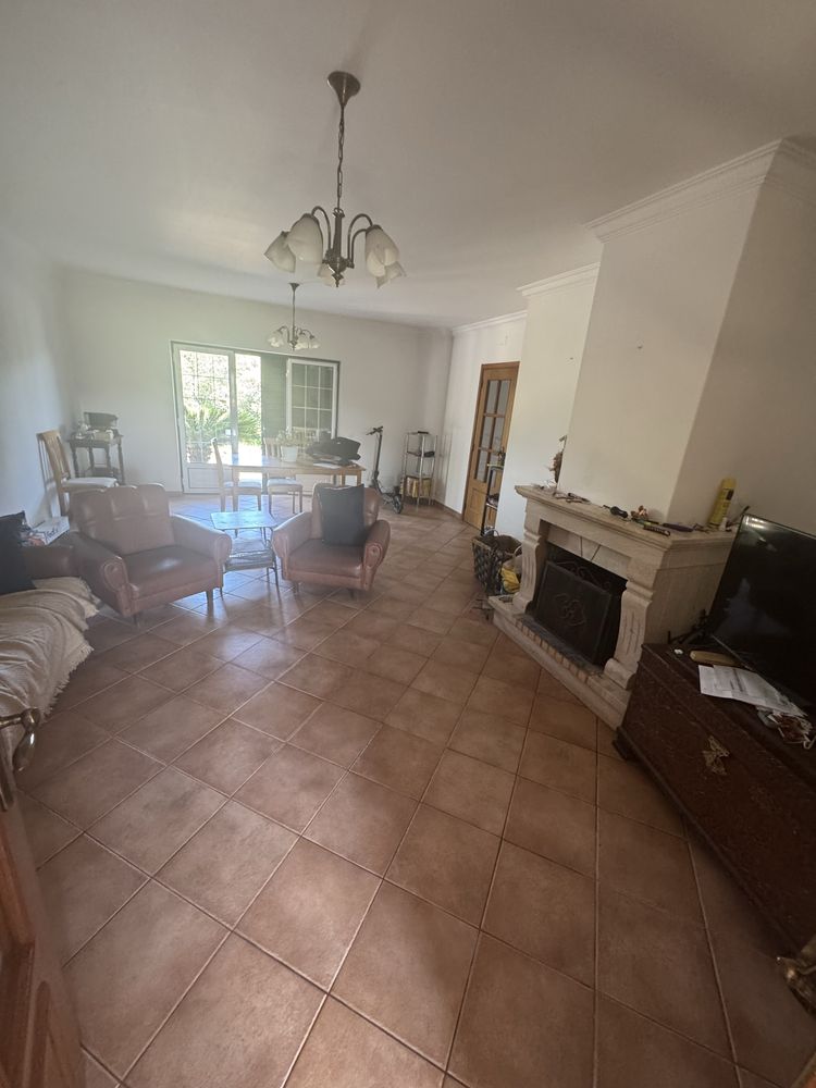 Arrenda-se quarto com casa de banho privada só para mulheres