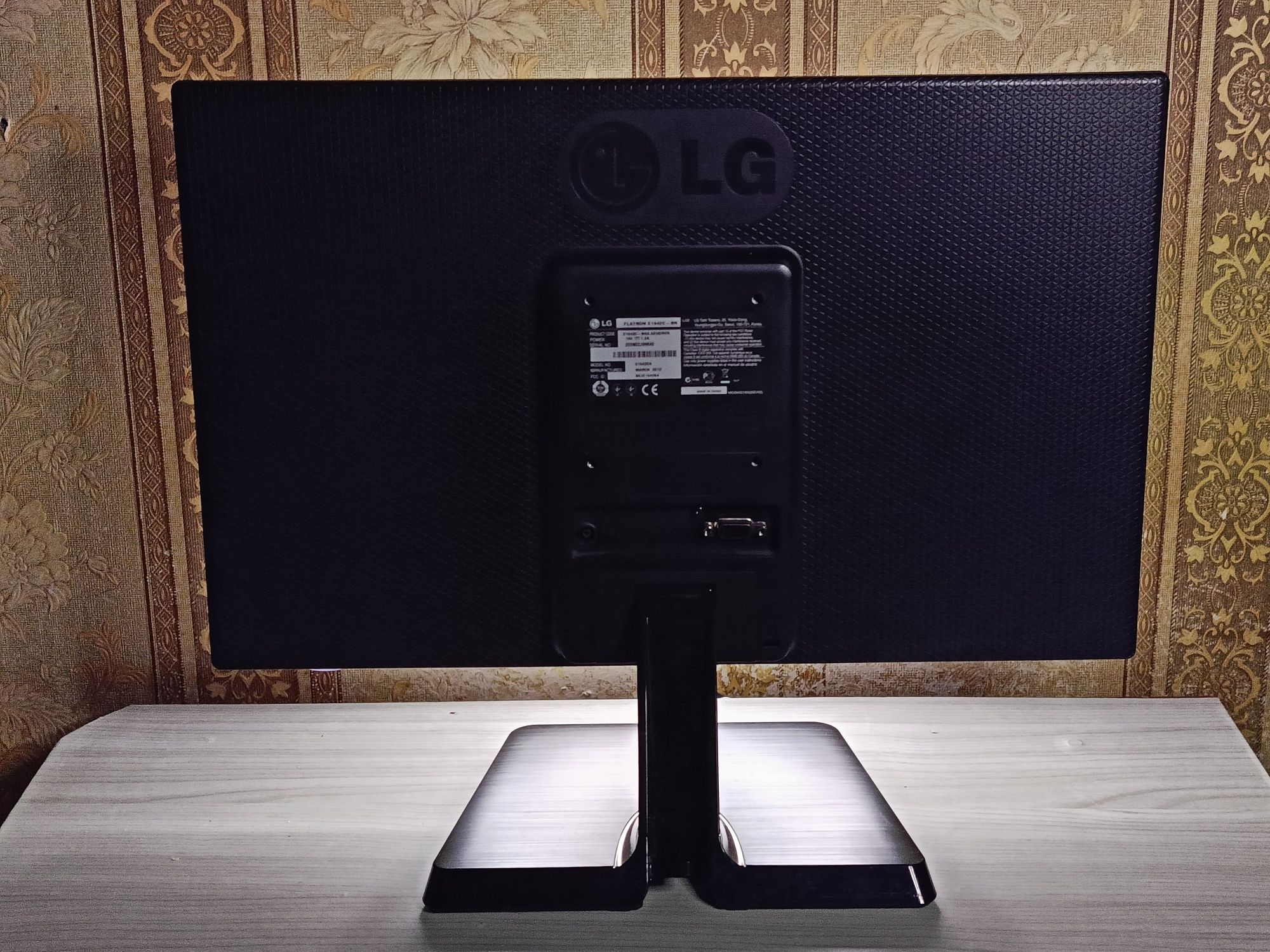 Продам монітор lg flatron e1942