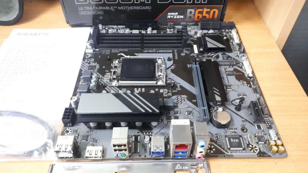 Материнська плата Gigabyte B650M D3HP