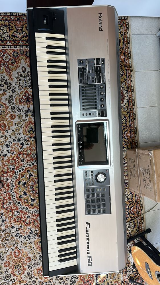 Roland Fantom - G8 semi novo, com placa exp. Roland - ARX-03 incluída