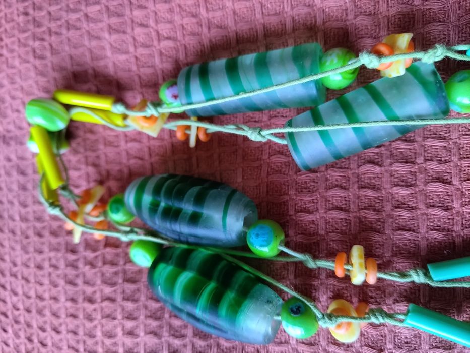 Colar comprido tons verdes