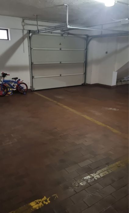 Lugar garagem alameda guia cascais