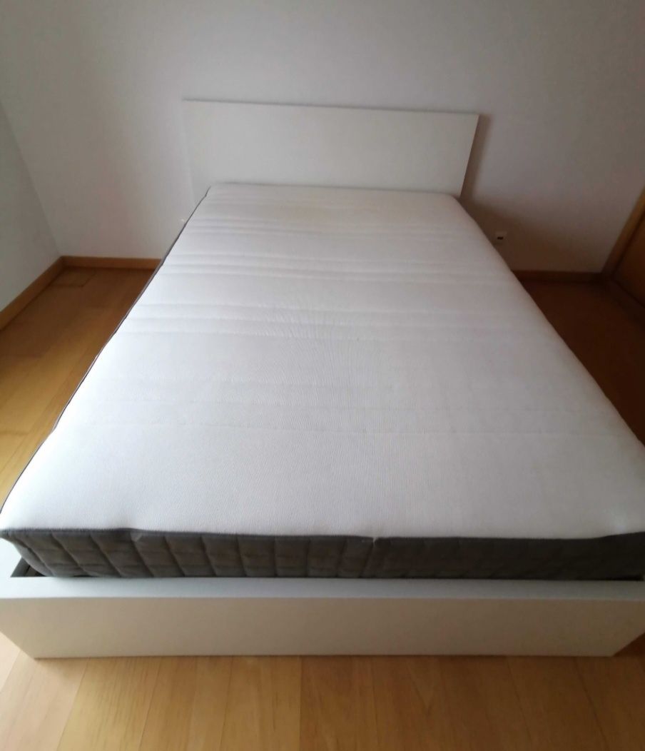 Cama de casal nova King size + colchão. Faço entrega