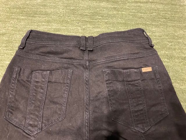 Oryginalne spodnie jeans Burberry, Rozmiar 28.