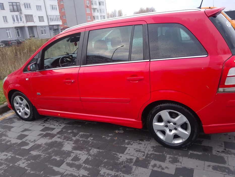 Машина Опель зефіра б