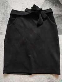 Czarna welurowa spódnica ołówkowa