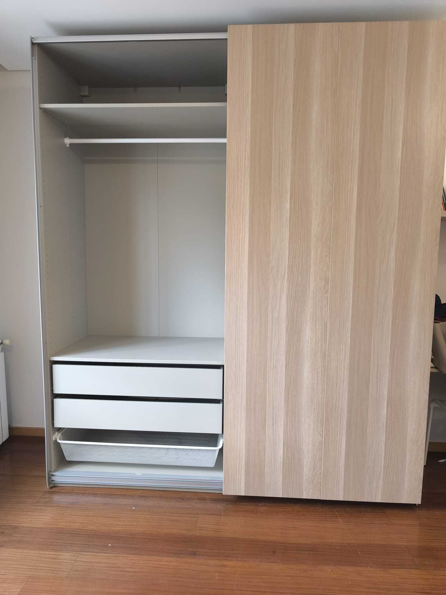 Vendo - Armário IKEA PAX de duas portas de correr, como novo!