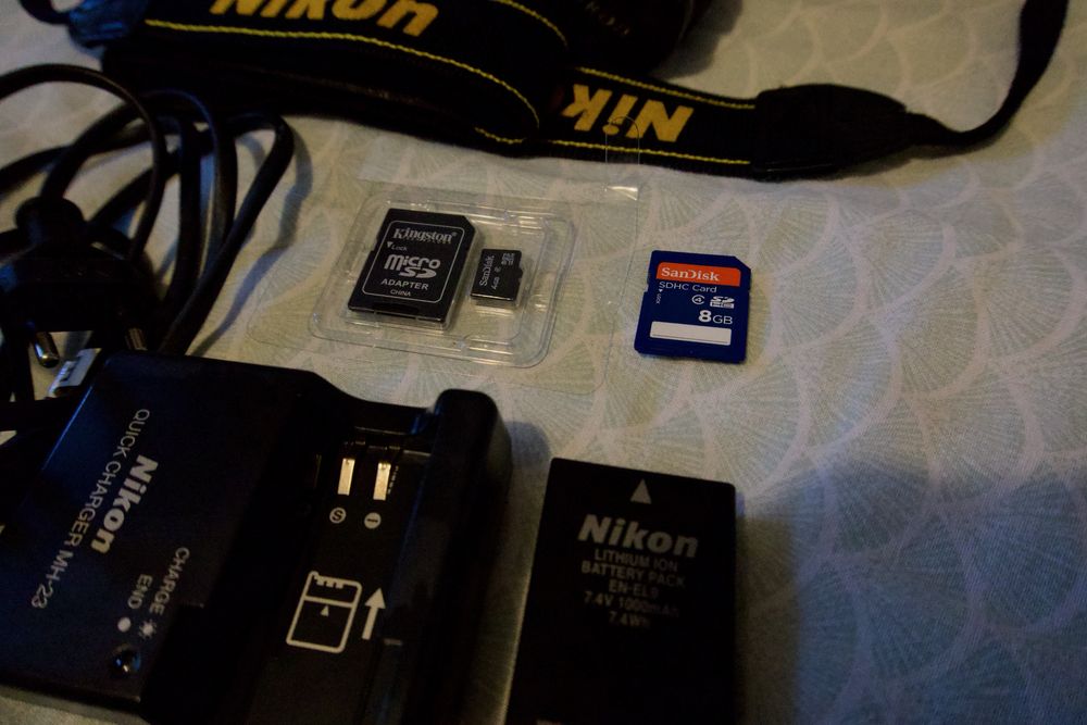 Nikon D40 - DSLR - 2 objetivas + acessorios