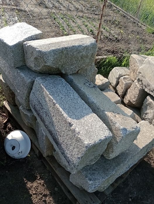 Krawężniki granitowe około 30m