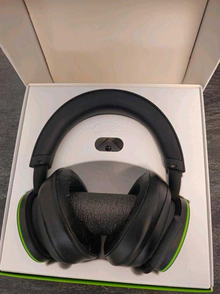 Konsola Xbox Series X 1 TB, 3 kontrolery, gry i słuchawki