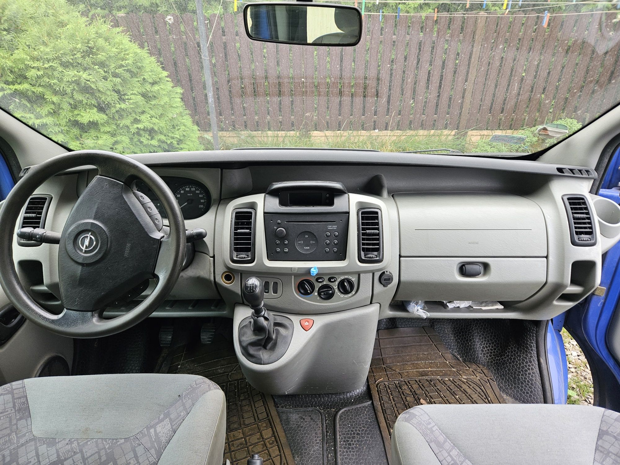 Opel vivaro 2.5cdti 5 osób L1 H1