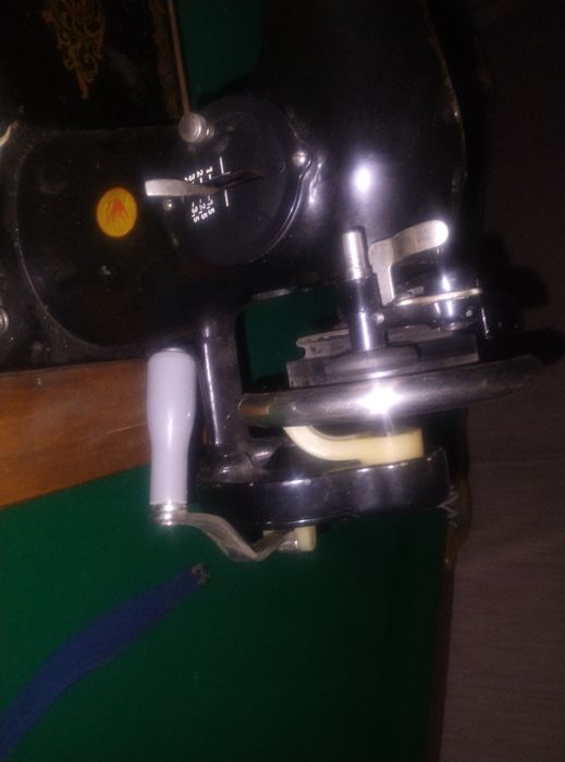 Продам швейную машинку.