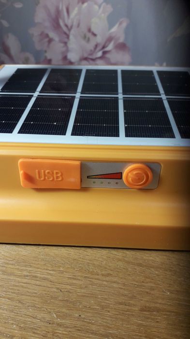 Лел лампа павербанк на сонячній панелі з вбудованим акамулятором