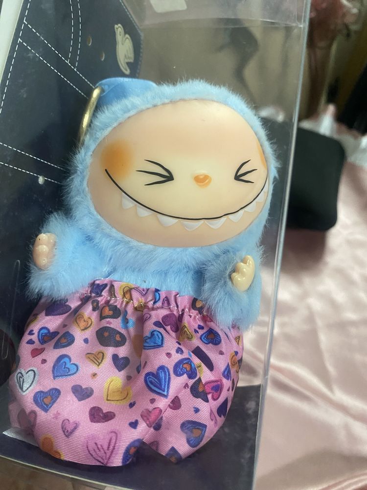 Brinquedos La Bubu com roupa e surpresas