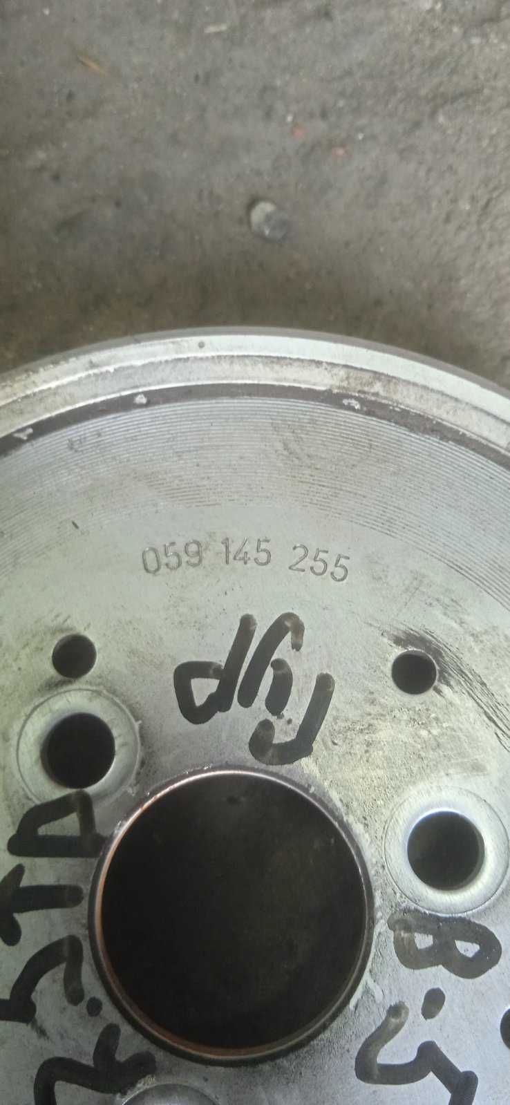 Шкив на насос Гур Ауди  Audi А6 Фольц Б5 VW B5 2,5 tdi оригинал