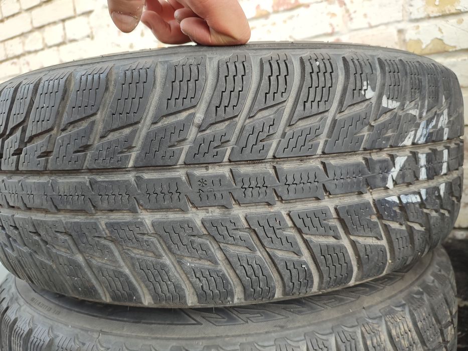 Шини Нокіан 235/55/17; гарний всесезонний комплект + пара шин, із ЄС !