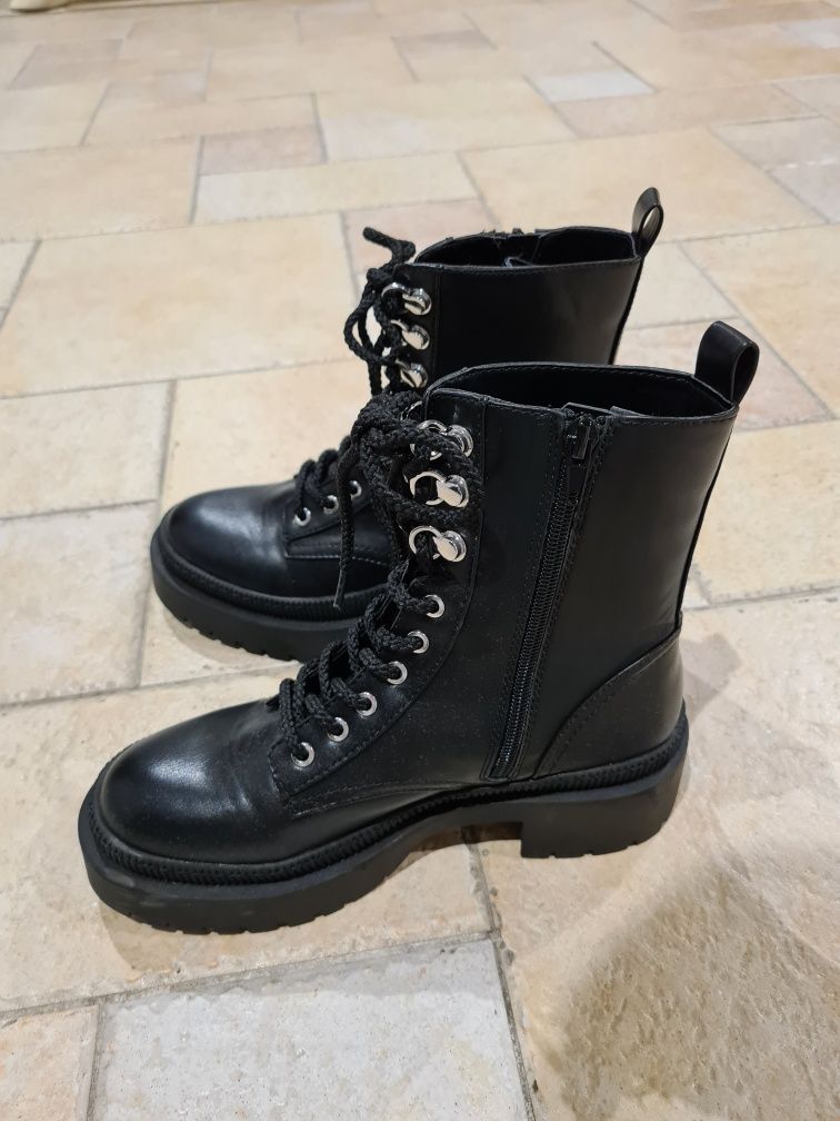 Botas pretas parfois