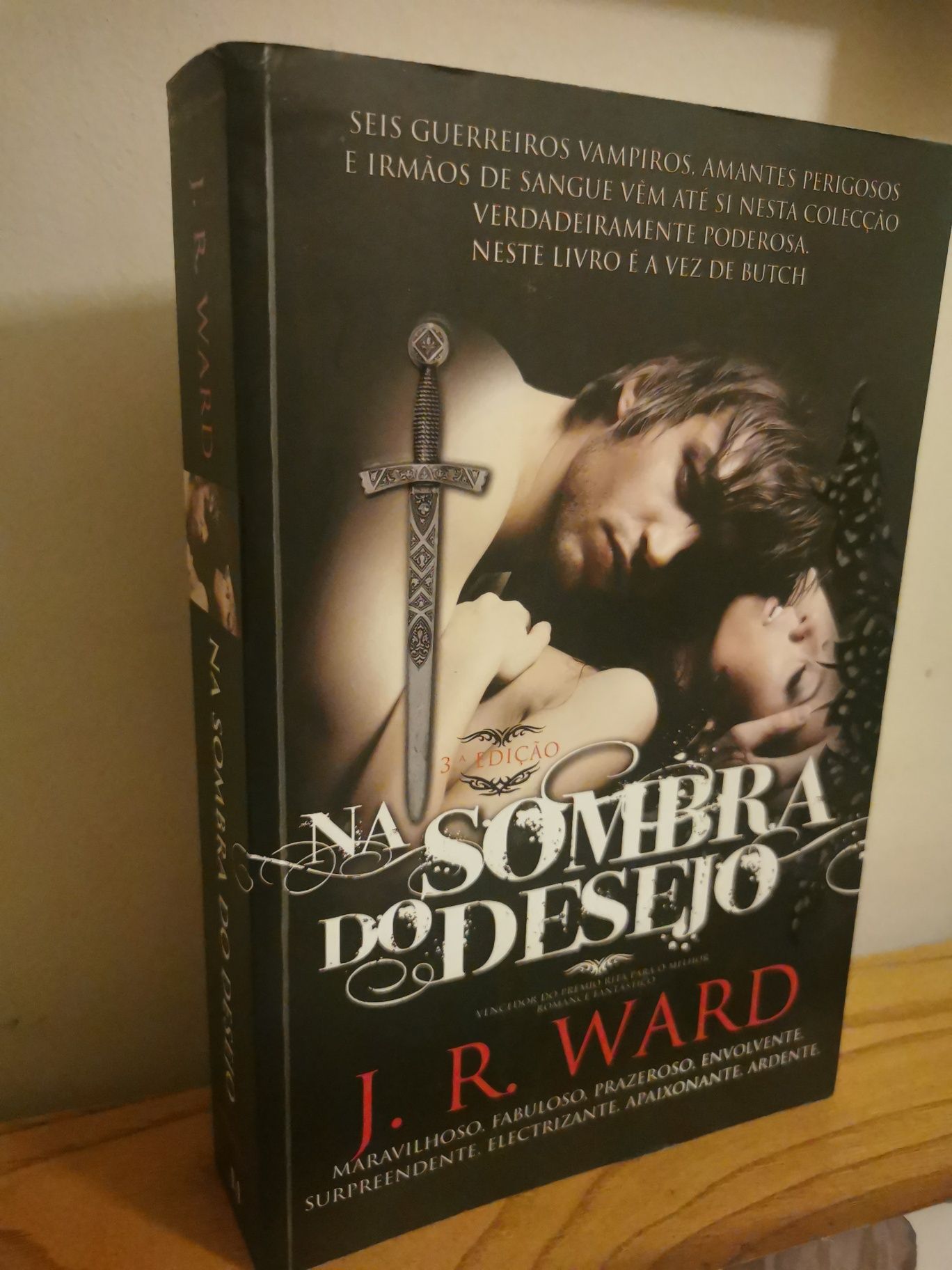 Livro de romance J. R. Ward