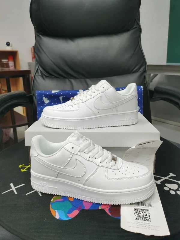 Uniseks/Trampki/Damskie/Nike Air Force 1 Low '07 White R.38.5