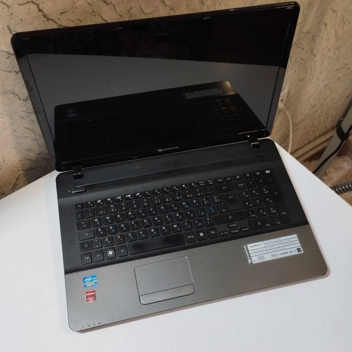 Ноутбук Packard Bell P-7YS0 | 17.3 FHD | 4 ядра | видео 2гб | 8/750 гб