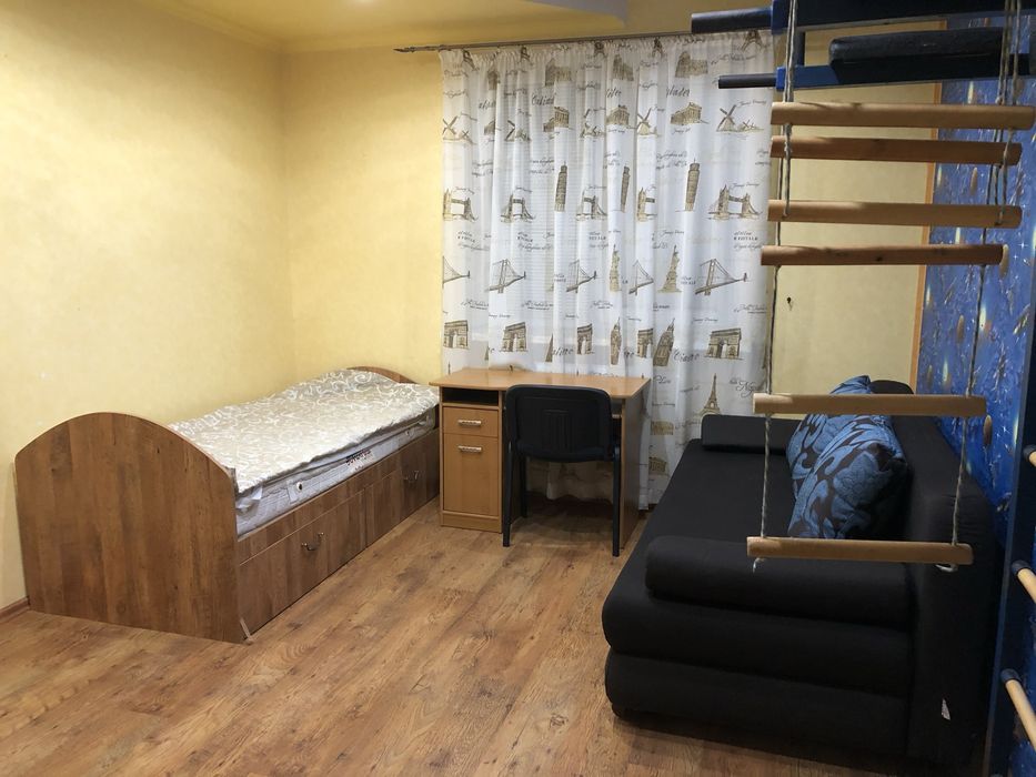 Длительно (год и более) 2х ком.квартира в р-не Монолита; газ.котел