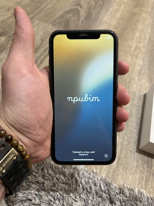 iPhone 11 128 гб в хорошому стані.