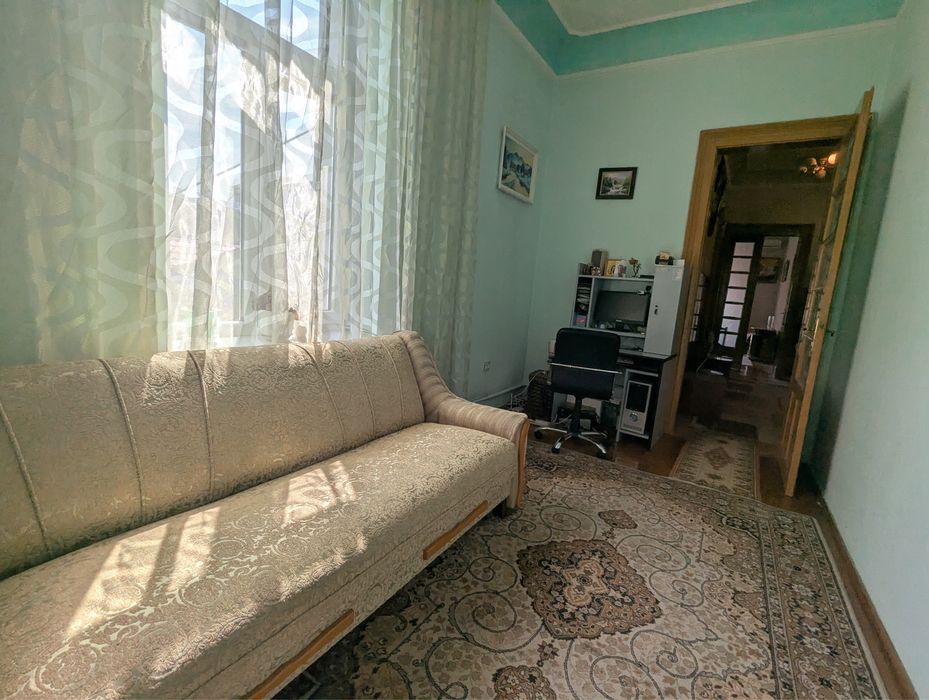 Продається велика квартира в центрі міста