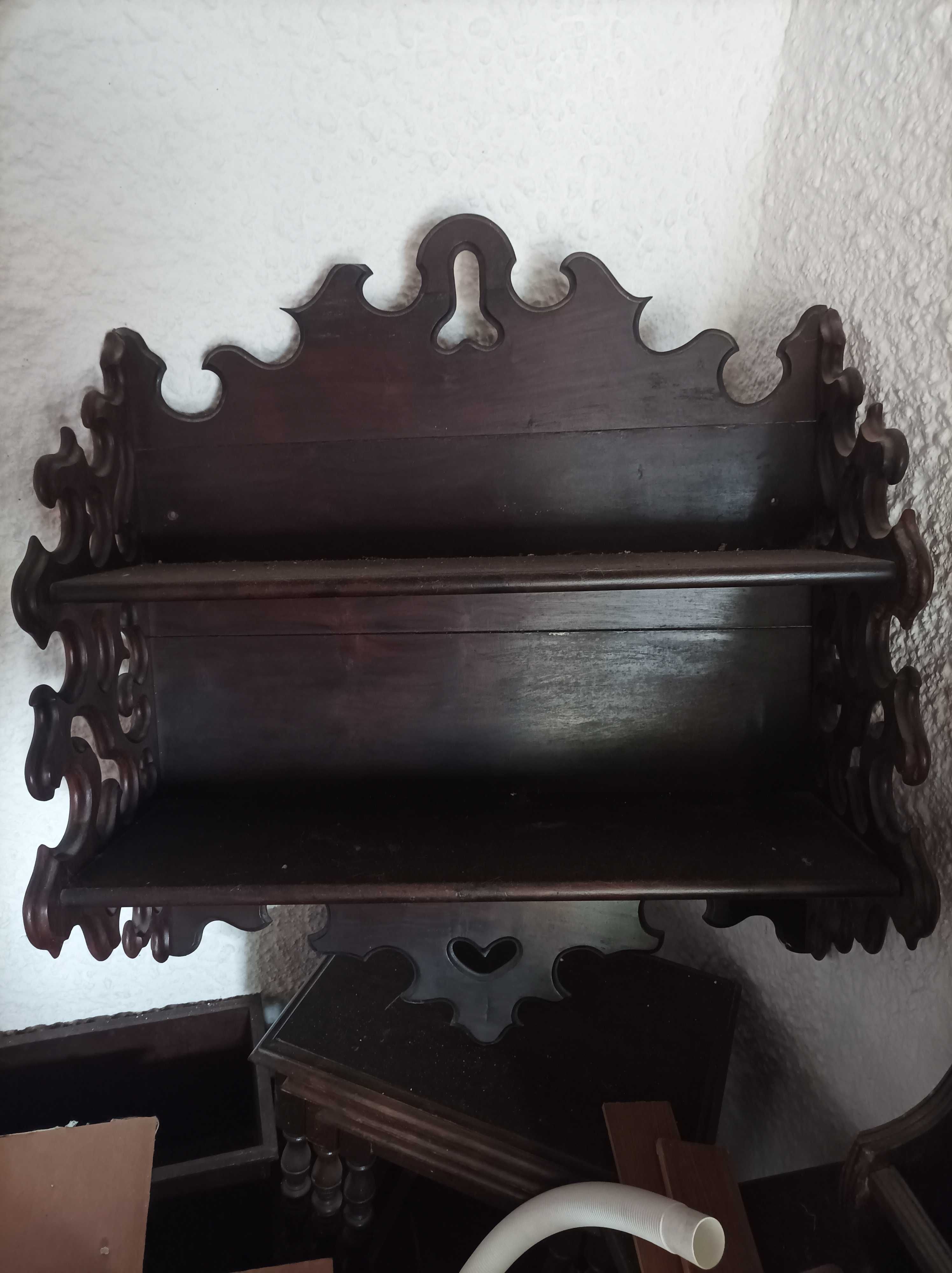 Estante em madeira