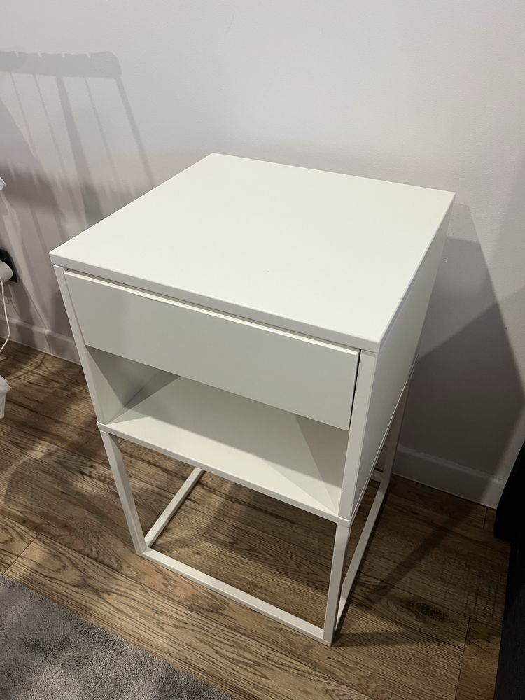 Biala szafka nocna Ikea
