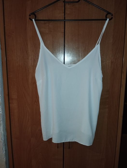 Biała koszulka na ramiączkach