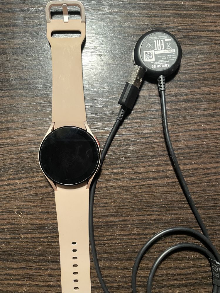 Смарт-годинник Samsung Galaxy Watch4 40mm Gold