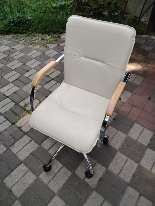 Офісне крісло Nowy Styl Samba