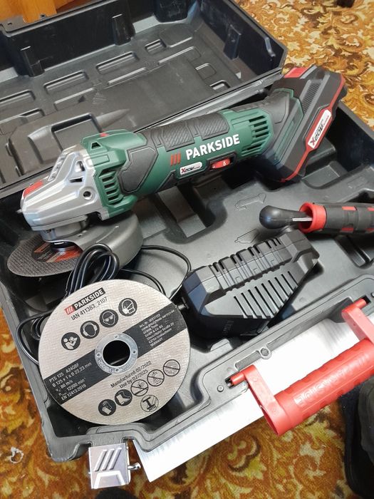 Аккумуляторна болгарка Parkside