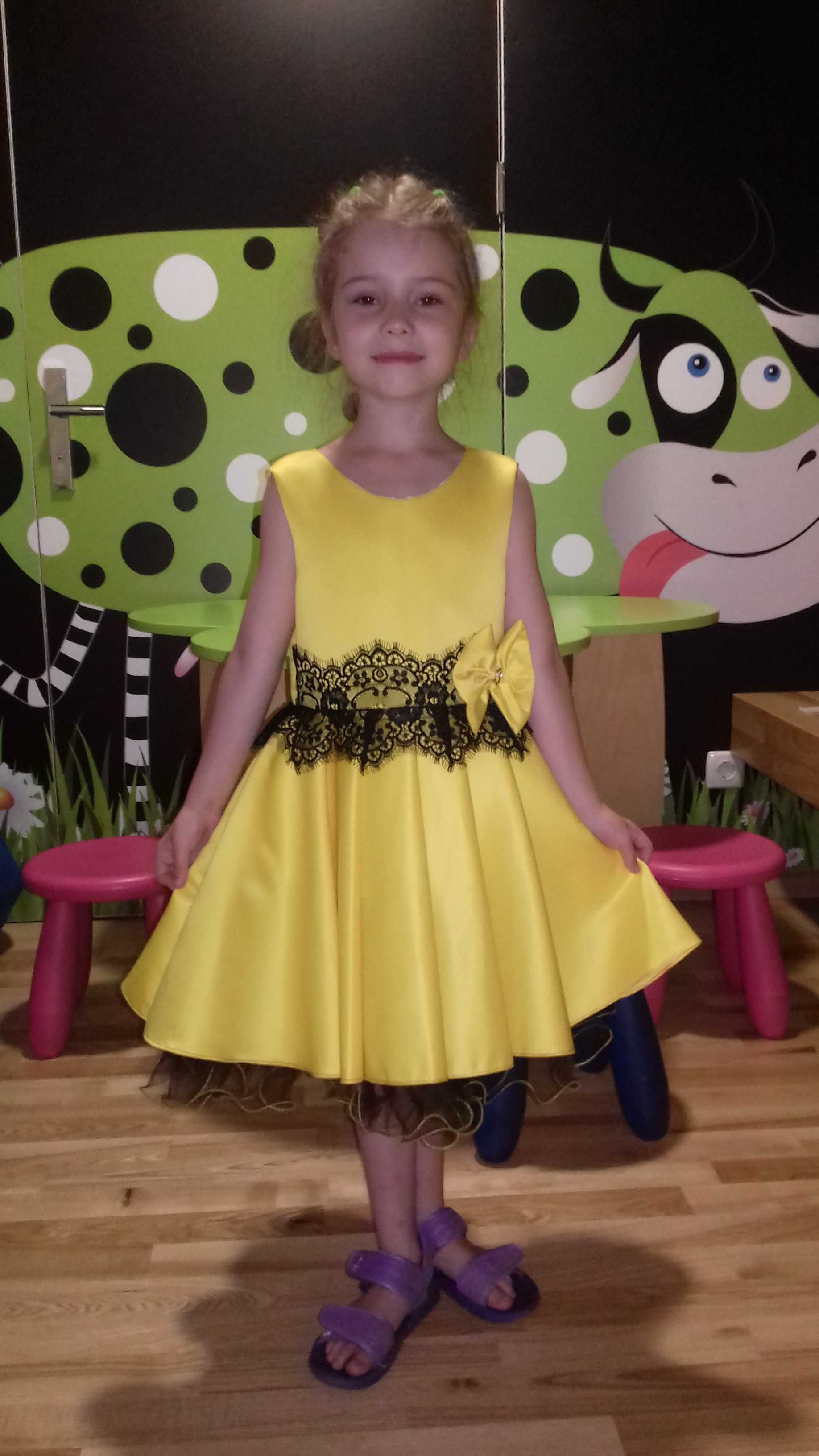 Красивое ярко-желтое платье на выпускной с пышной юбкой. 5-6-7 лет