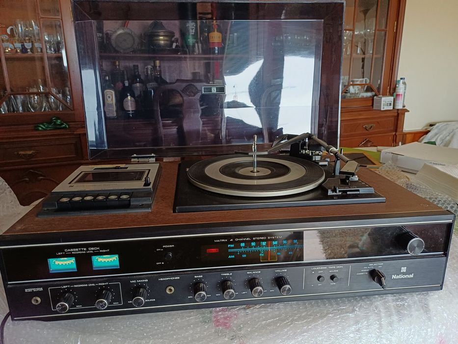 Aparelhagem antiga, Gira discos, rádio  e cassetes