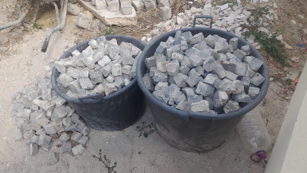 Pedra calçada preta