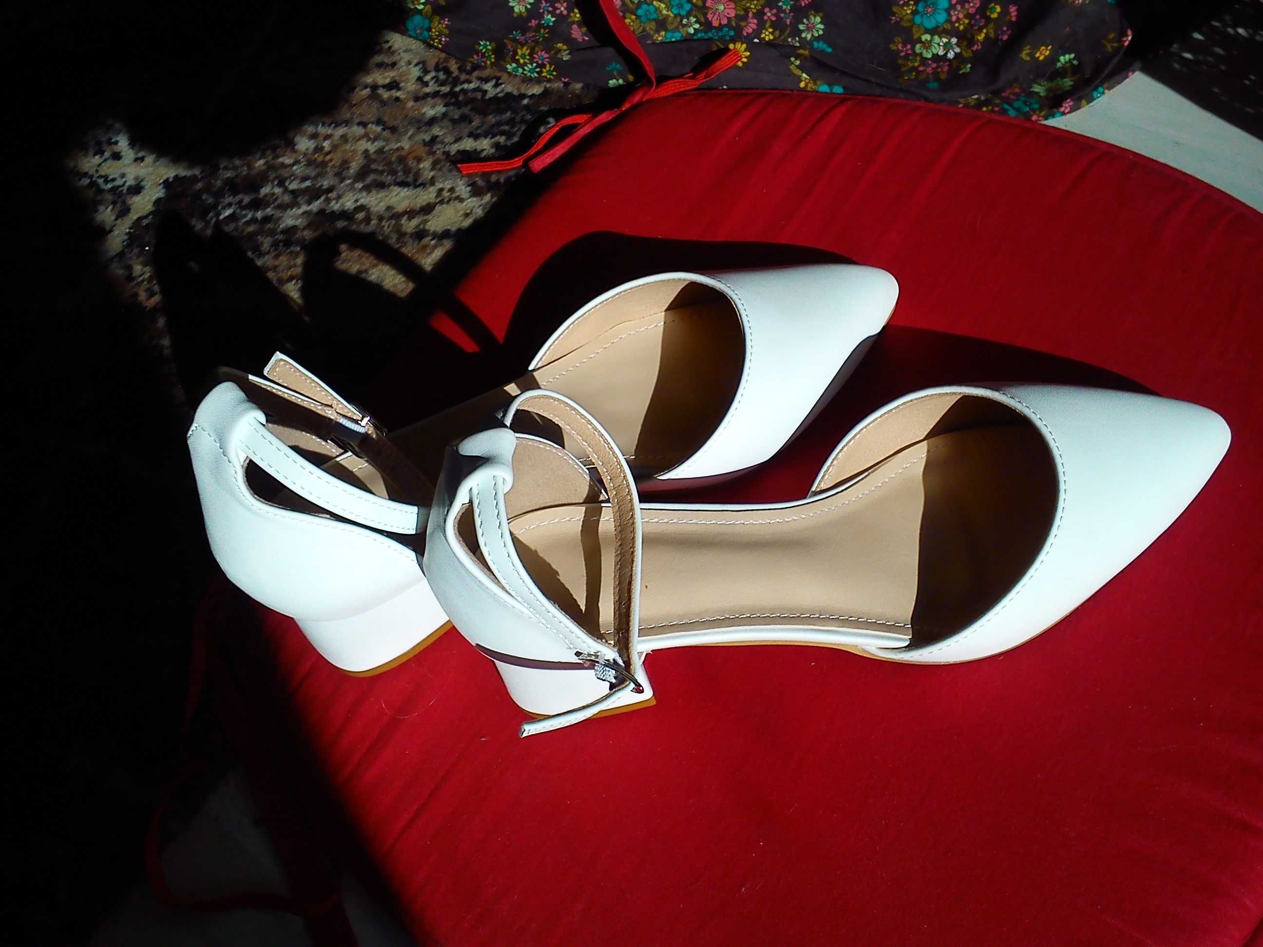 Eleganckie nowe buty