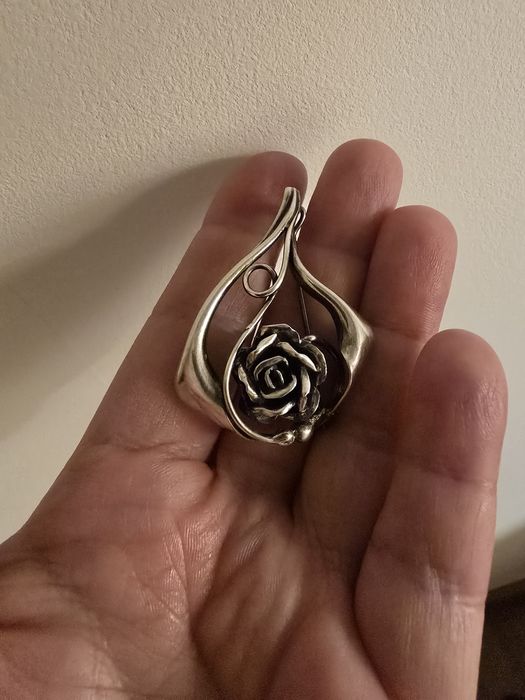 Piękna srebrna broszka róża srebro