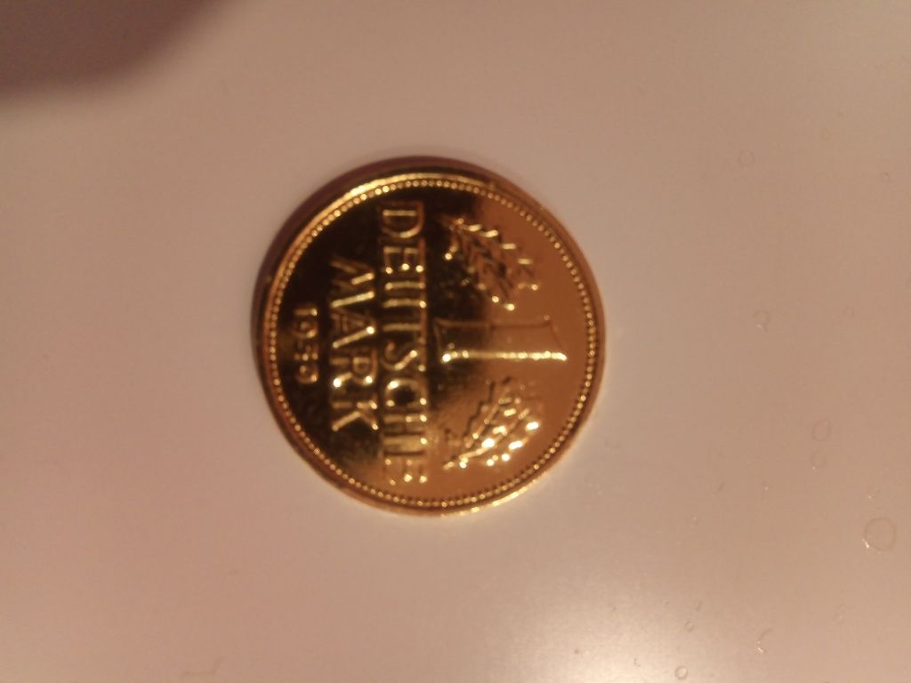 Продам 3 монеты позолоченные 1 Deutsche Mark