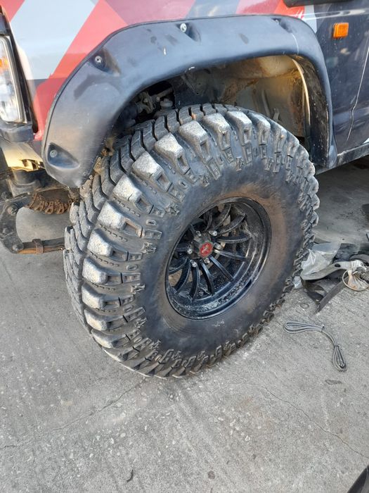 Pneus 40 13.5 17 e jantes