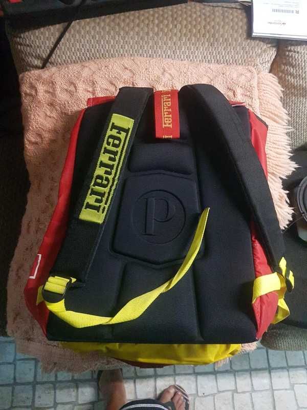 Mochila da Ferrari