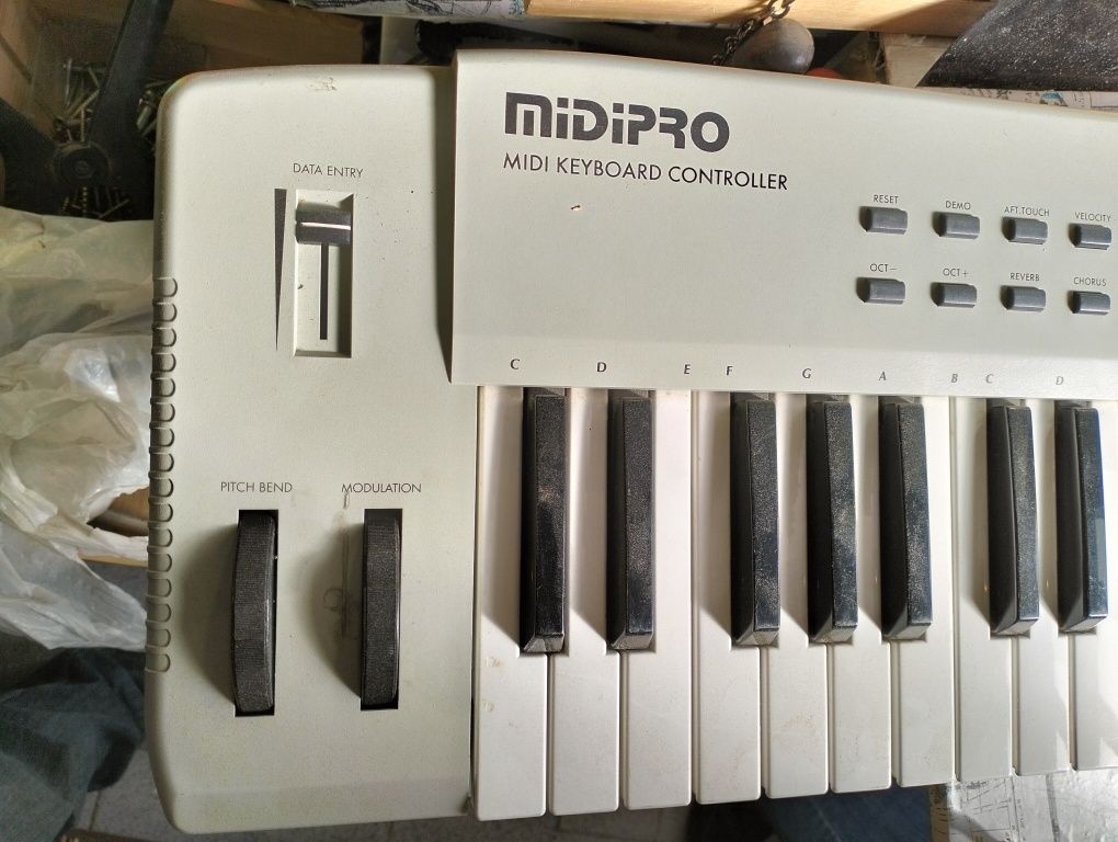 Teclado Midipro midi keyboard controller