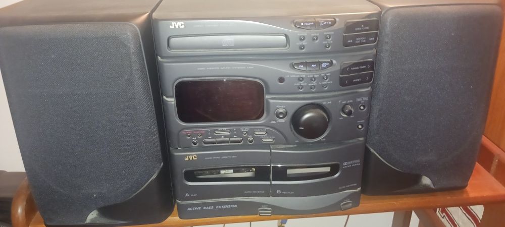 Aparelhagem de som JVC vintage em bom estado