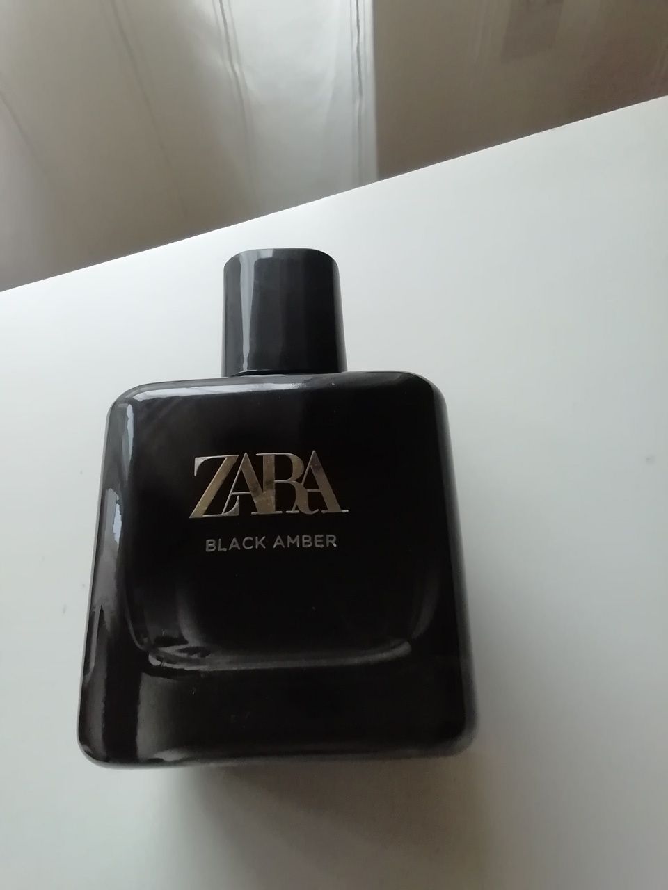 Frasco Black Amber da Zara, vazio
