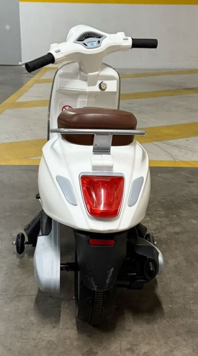 Mota Eléctrica Infantil Estilo Vespa Branca
