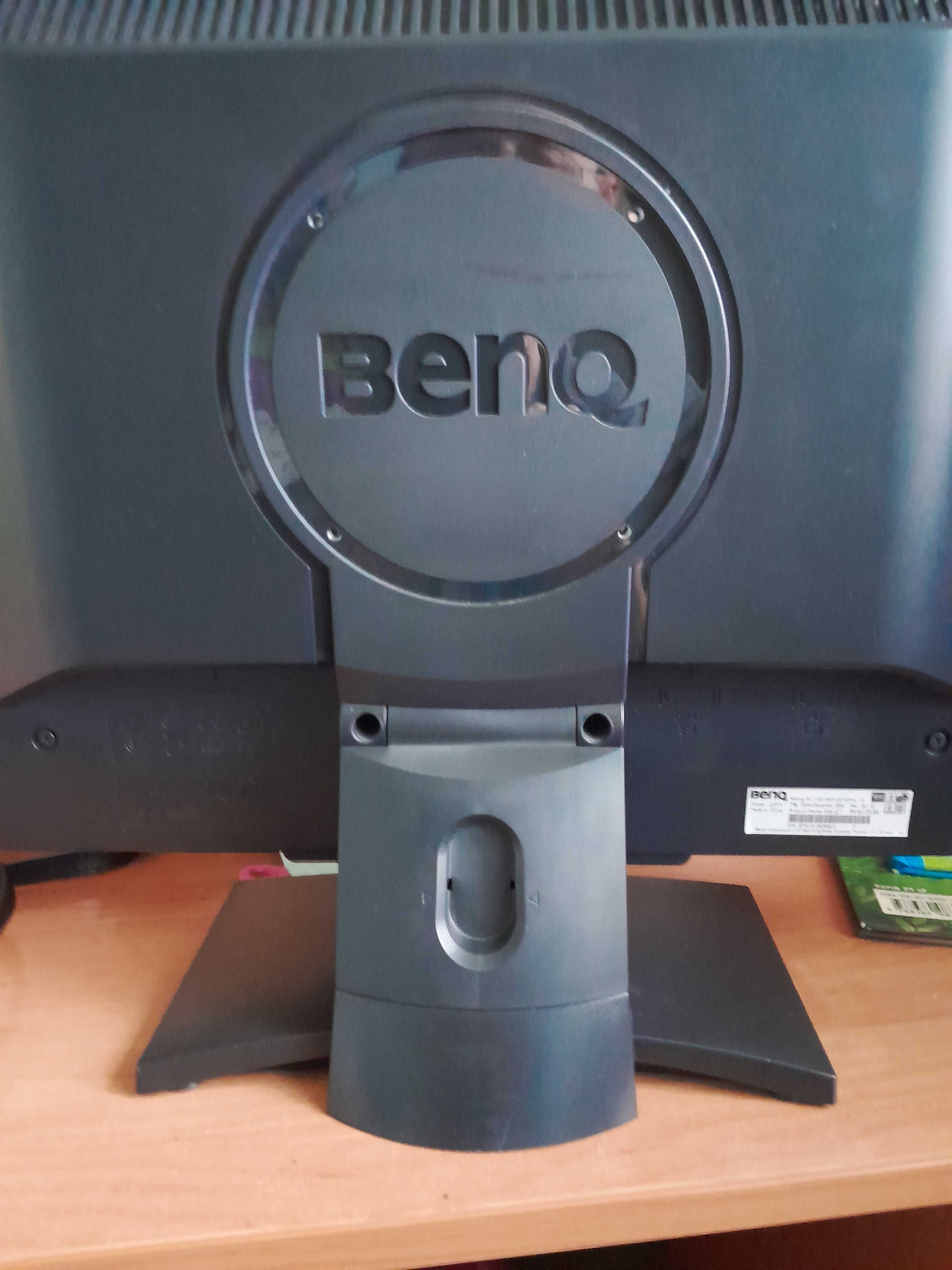 Monitor  Benq 19 cali, model Q9T4