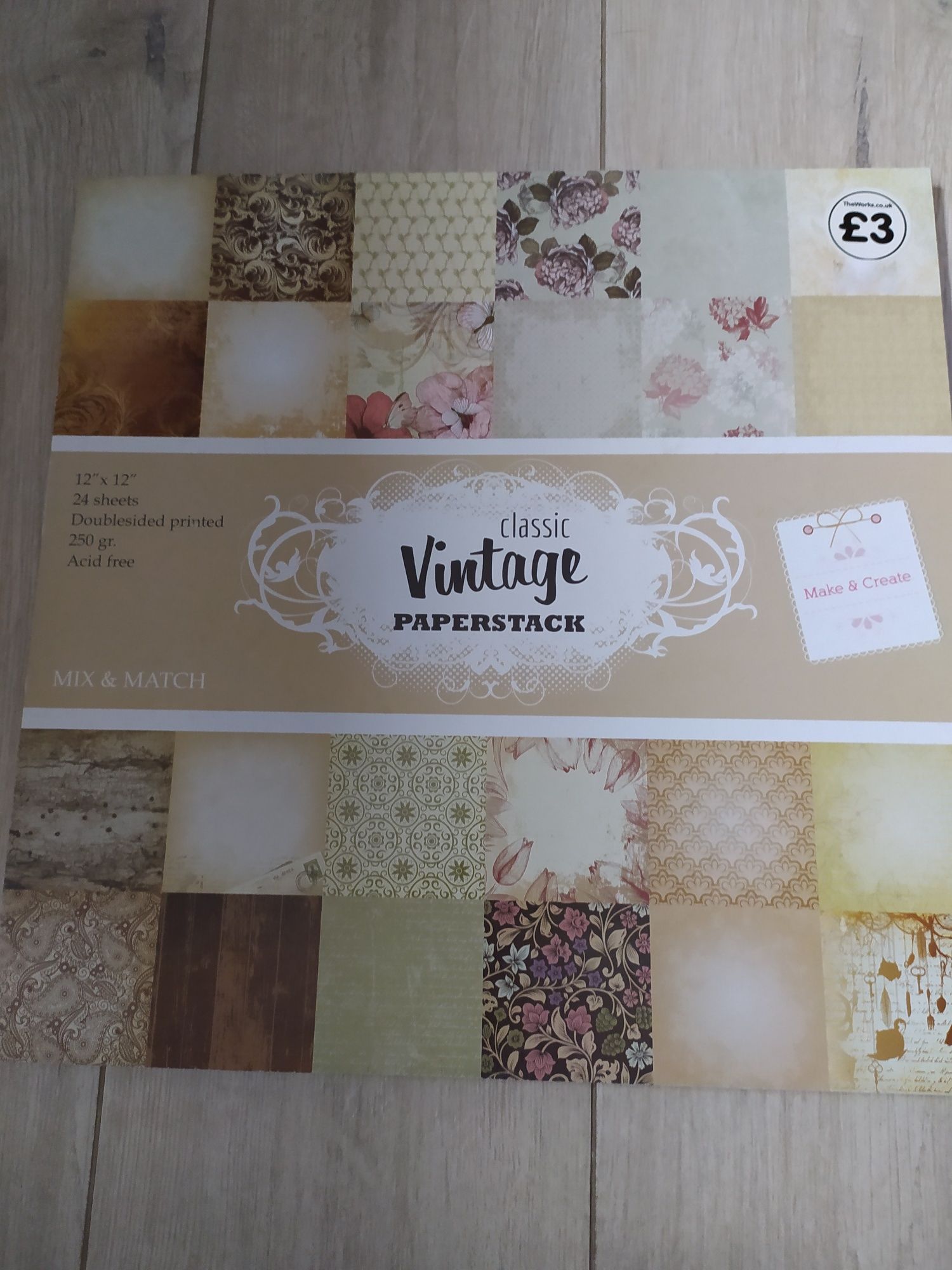 Scrapbooking -pudełko z papierami