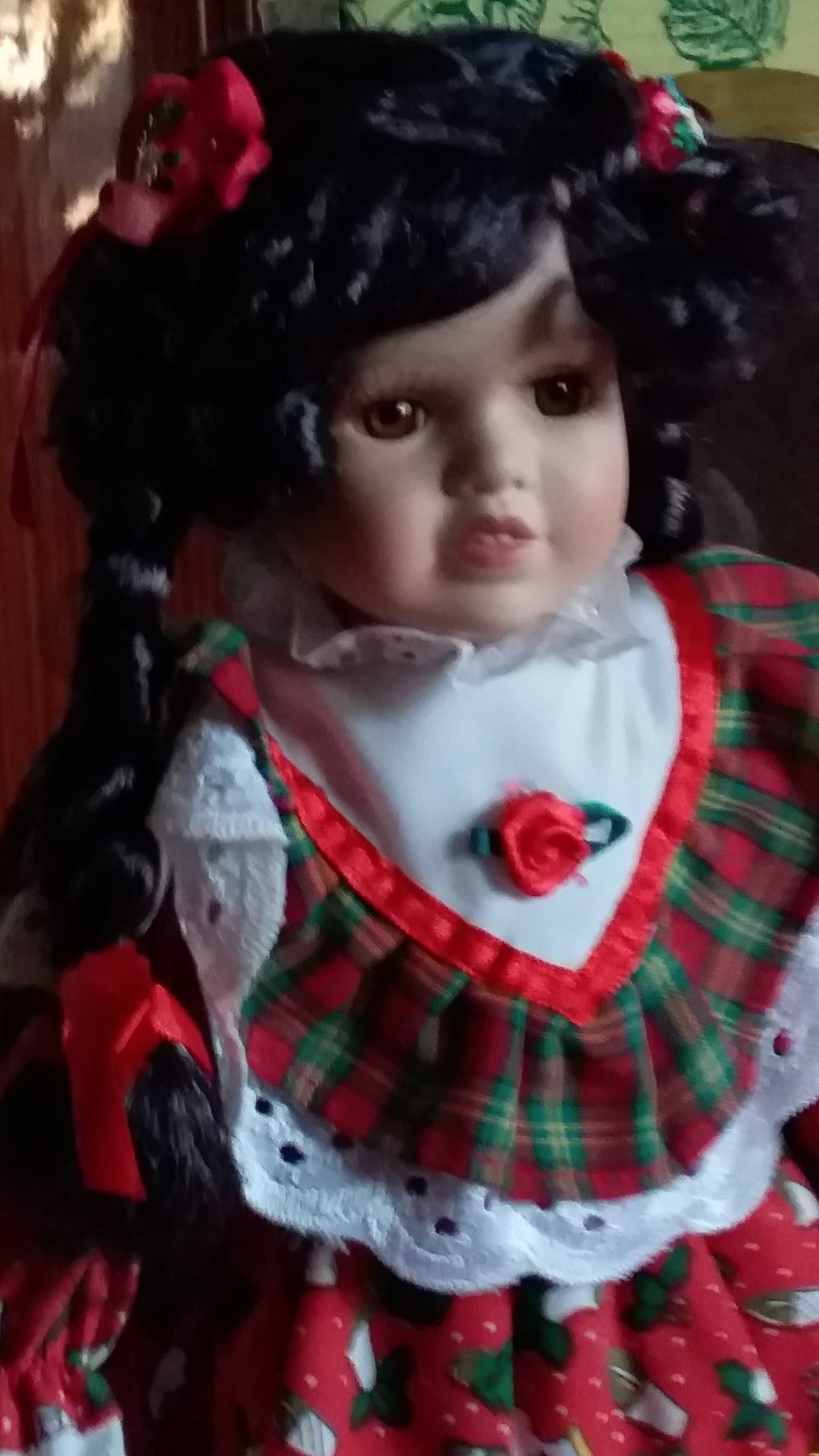 Фарфоровая новая кукла в родной коробке 35см