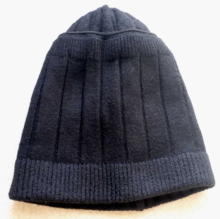 Czapka czarna damska, jesienna/wiosenna, ze wzorkiem