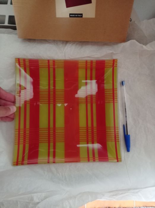 Prato de vidro italiano